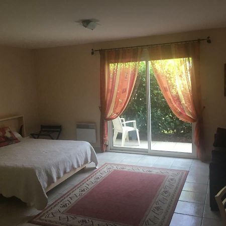 Chambres D'Hotes La Coloniale Varetz Buitenkant foto