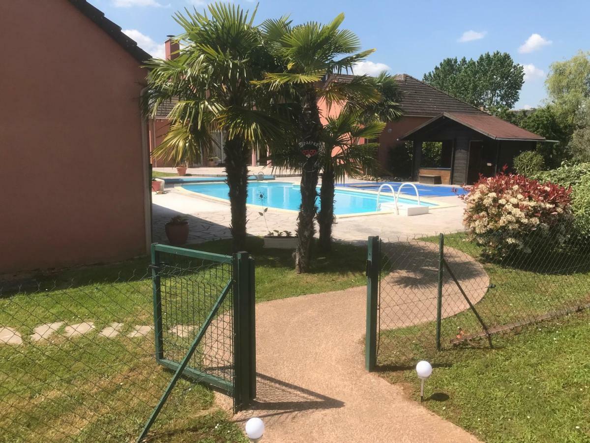 Chambres D'Hotes La Coloniale Varetz Buitenkant foto