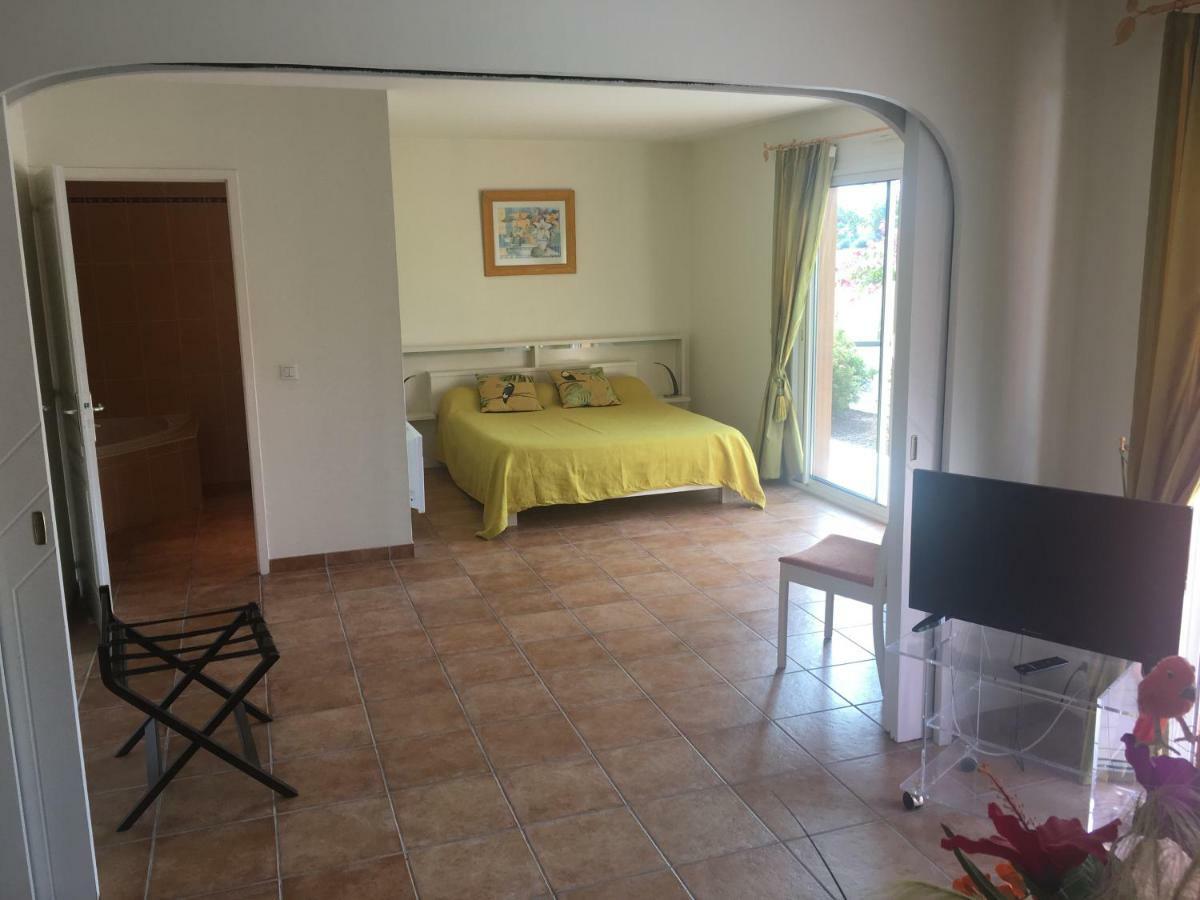 Chambres D'Hotes La Coloniale Varetz Buitenkant foto
